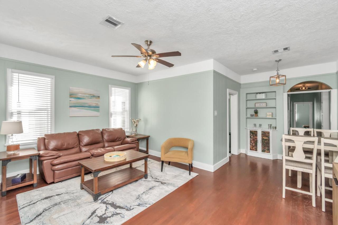 2 Kitchens,2 Living Rooms,4 Bedrooms-Close To All! Galveston Exterior photo