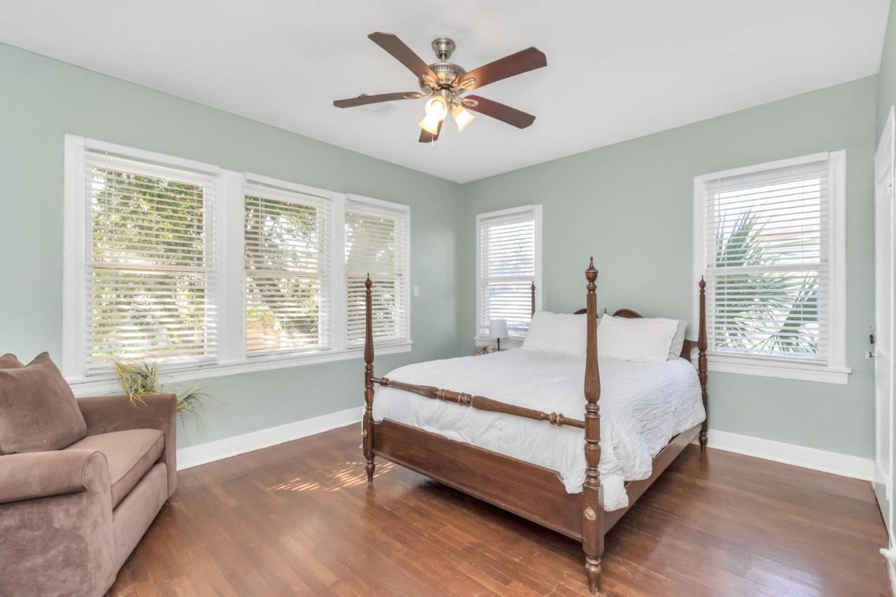 2 Kitchens,2 Living Rooms,4 Bedrooms-Close To All! Galveston Exterior photo