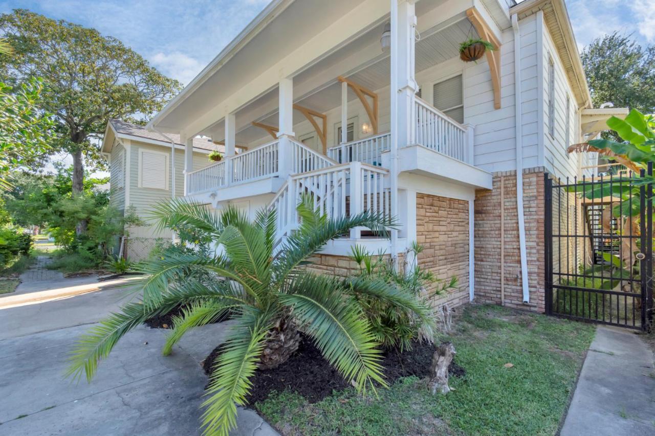 2 Kitchens,2 Living Rooms,4 Bedrooms-Close To All! Galveston Exterior photo