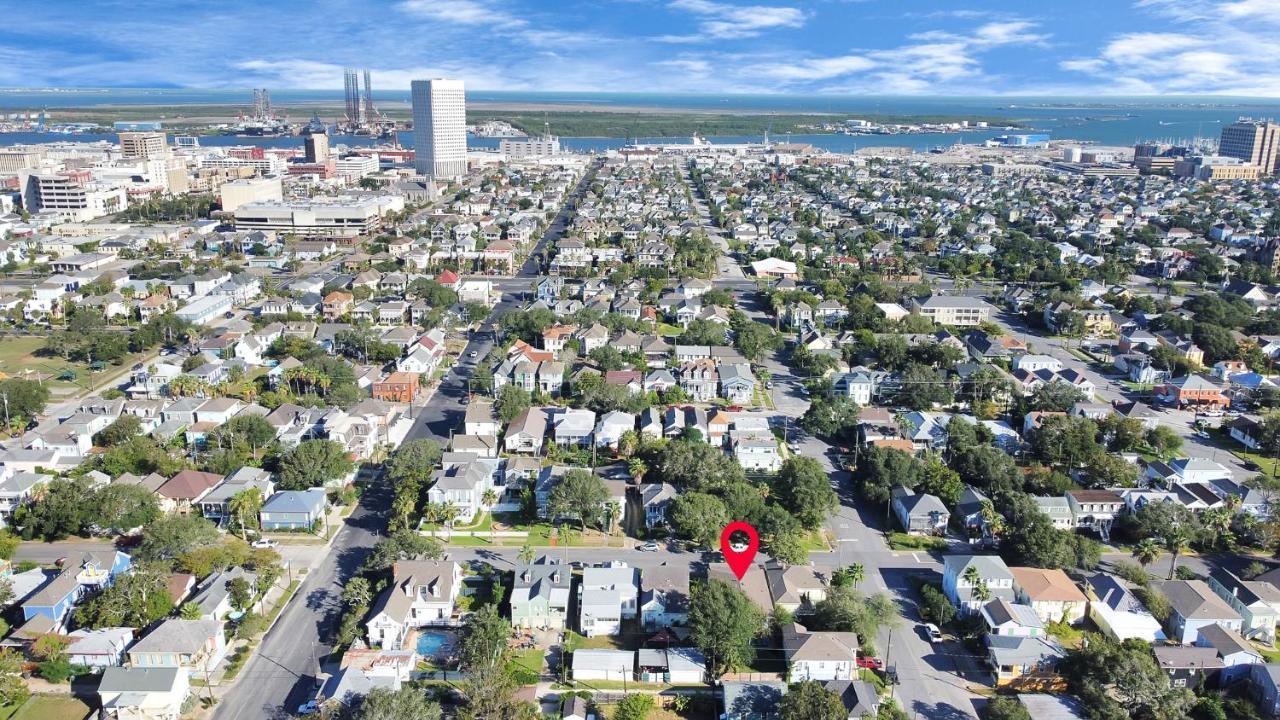 2 Kitchens,2 Living Rooms,4 Bedrooms-Close To All! Galveston Exterior photo