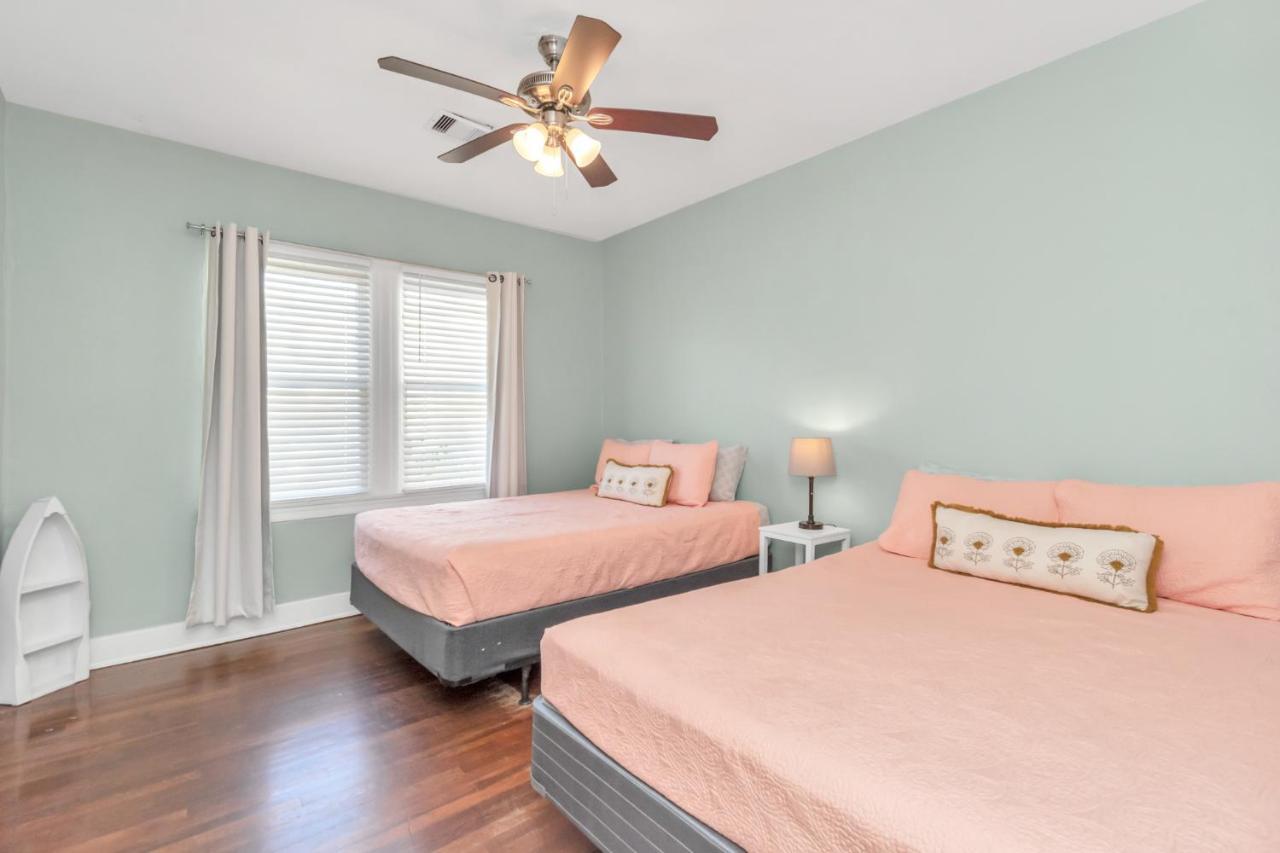 2 Kitchens,2 Living Rooms,4 Bedrooms-Close To All! Galveston Exterior photo